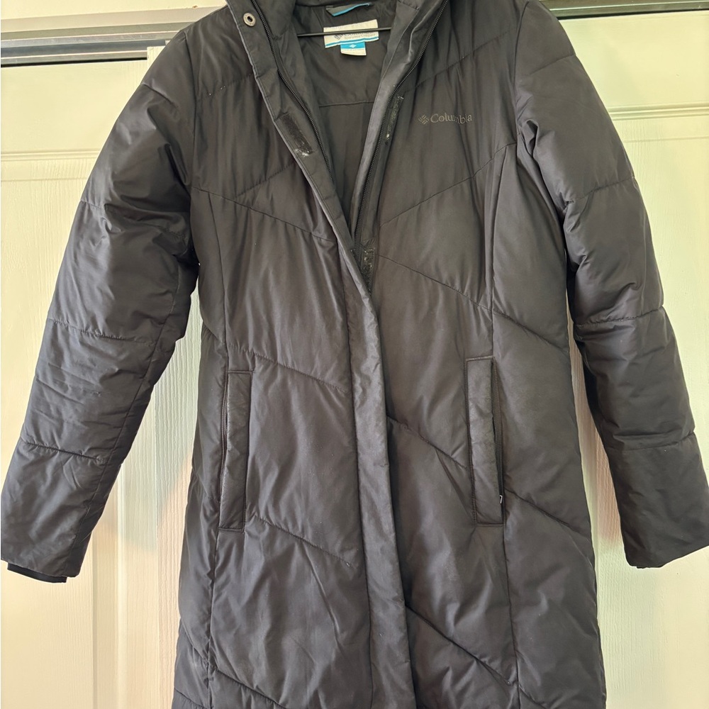 Columbia Black Puffer Jacket with Water-Resistant Finish